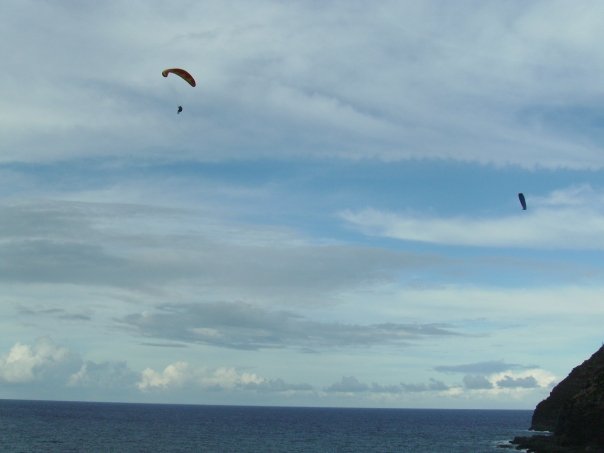 Skydivers over Hawaiian waters