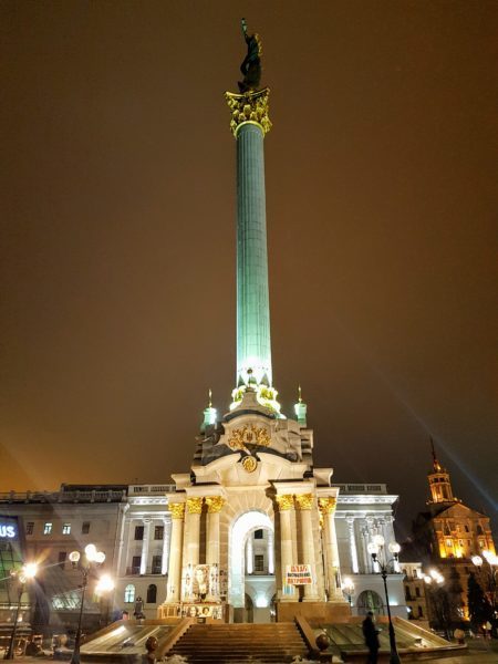 Night photo of Independence Monument in Kyiv