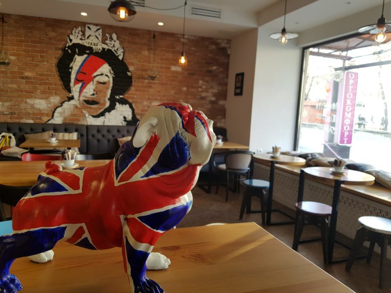 Bulldog sculpture in the colours of the Union Jack flag sitting on a table in the coffee shop