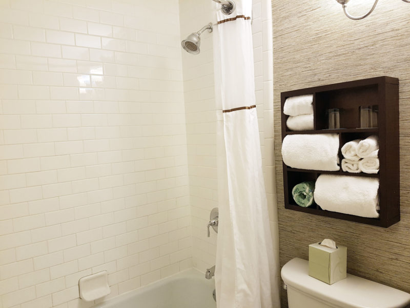 Bathroom_Hotel-Wyndham-Philadelphia_Roaming-Required
