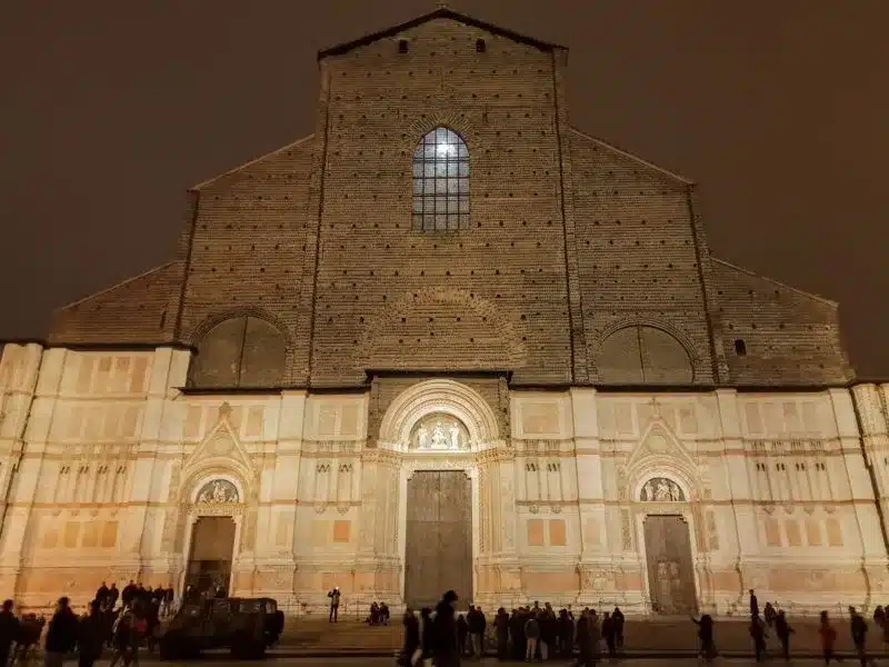 The exterior of the Basilica di San Petronio at night. 