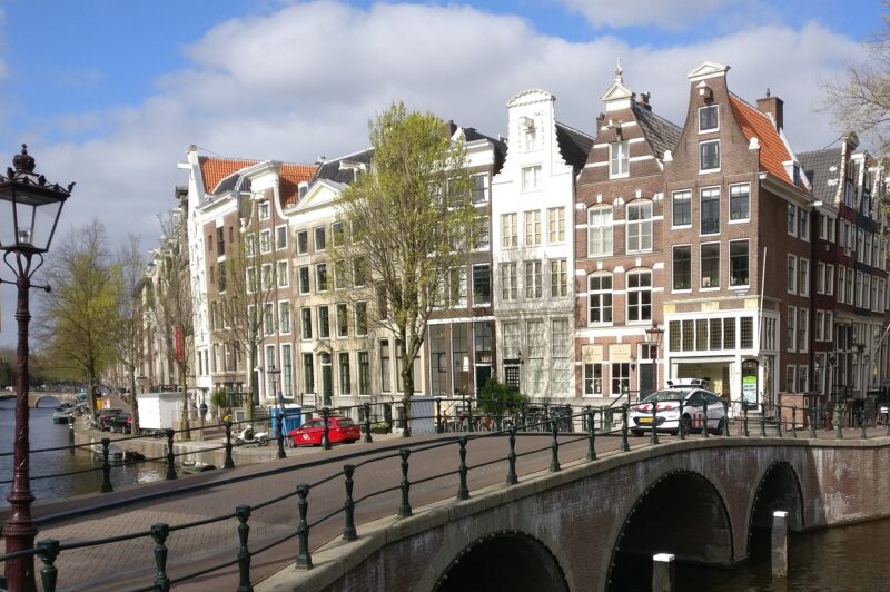 Netherlands-Homesick Christmas. This post contains a list of gifts for overseas friends and family who are living abroad and could benefit from something from home. 