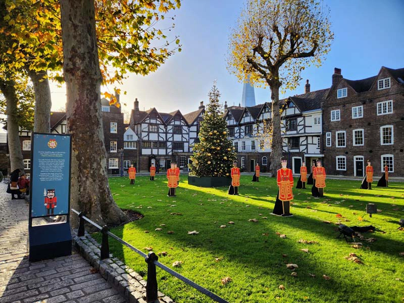 Christmas at the Tower of London, 12 Yeoman Warders