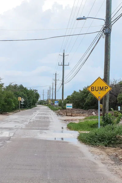 A road sign in Belize indicating a speed bump is a rare sighting. These can damage the undercarriage of your car rental in Belize. 