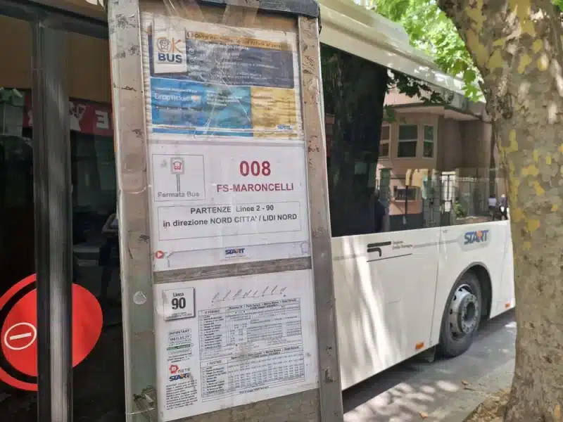 The bus stop timetable for bus 90 from Ravenna station to Porto Corsini